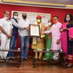 अण्णाभाऊ आपल्यालाला पचवावे आणि रिचवावे लागतील