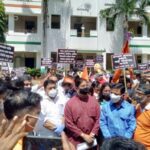 मराठा क्रांती मोर्चाचे राजकीय पक्षांच्या कार्यालयासमोर आक्रोश आंदोलन