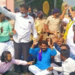 उसतोड कामगारांच्या प्रश्नांसंदर्भात बैठक: वंचितच्या आंदोलक कार्यकर्त्यांना अटक