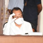 महात्मा फुले जन आरोग्य योजनेचा लाभ देण्यास टाळाटाळ करणाऱ्या रुग्णालयांवर कारवाई करा -अजित पवार