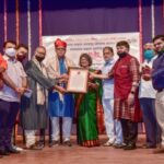रंगमंचावर आलं की मला इलेक्ट्रीफाइन झाल्यासारखं वाटतं- विक्रम गोखले