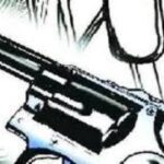 प्रसिध्द ज्वेलर्सचा गोळी झाडून घेऊन आत्महत्या करण्याचा प्रयत्न