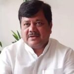 उद्धव ठाकरे यांनी सरकार हवे की अस्मिता हे स्पष्ट करावे- प्रवीण दरेकर