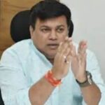 Manoj Jarange Patil and Ajay Maharaj Baraskar should not drag the government into the controversy