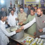 पोलिसांसह तरुणाईने दिला दारु सोडा, दूध प्या चा संदेश