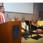 पाठ्यपुस्तकांमधून डार्विनचा सिध्दांत वगळल्याच्या बातम्या चुकीच्या – धर्मेंद्र प्रधान