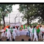 अरविंद एज्युकेशन सोसायटीच्या विद्यार्थ्यांनी स्वातंत्र्य दिनानिमित्त देशभक्तीपर नृत्य, भाषणांतून व्यक्त केल्या भावना 