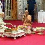 पंतप्रधान नरेंद्र मोदी श्रीमंत दगडूशेठ हलवाई गणपती चरणी लीन