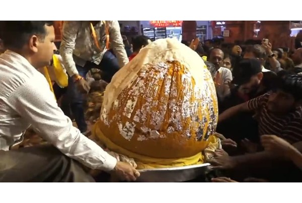 301 kg Motichur Modak to 'Dagdusheth' Ganapati