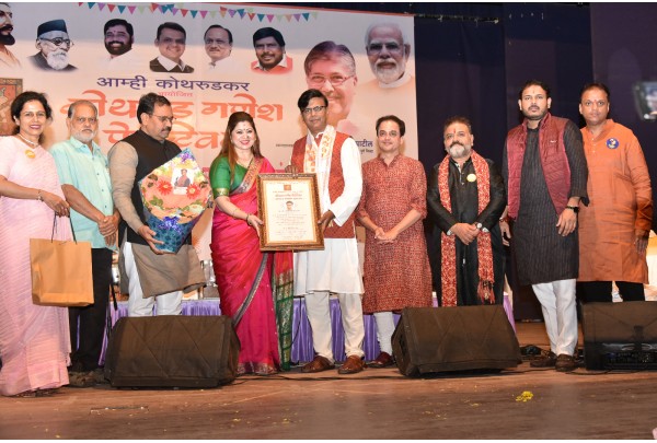 Special honor for Salil Kulkarni in Kothrud Ganesh Festival