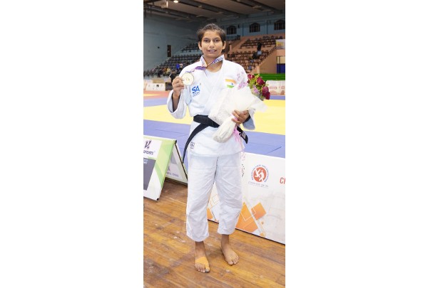 After a gap of 25 years, Shraddha Chopde won the gold medal for the state in the national open judo tournament