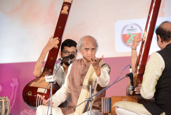 Sarod tunes and vocally rich singing became the hallmark of Sawai's later years