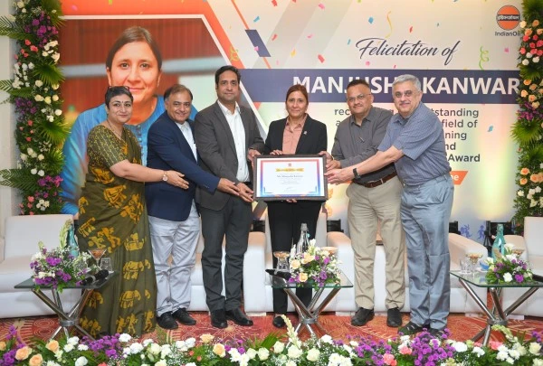 Manjusha Kanwar honored with Major Dhyan Chand Award by Indian Oi