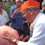 Dr. Amol Kolhe fell at the feet of Adharao Patil