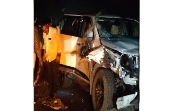 खेडचे आमदार दिलीप मोहिते यांच्या पुतण्याने भरधाव कार चालवत दुचाकीला उडवले : एकाचा मृत्यू MLA Dilip Mohite's nephew blew up the bike while driving a speeding car