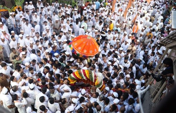 माउलींच्या पालखीचे पंढरपूरकडे थाटात प्रस्थान Mauli's palanquin leaves for Pandharpur