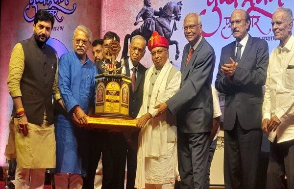 उच्च शिक्षणातूनच प्रगतीचा वेग वाढेल : नारायण मूर्ती यांचा विश्वास, डॉ. विजय भटकर यांना ‘पुण्यभूषण पुरस्कार’ प्रदान उच्च शिक्षणातूनच प्रगतीचा वेग वाढेल