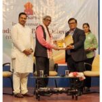 रामायण, महाभारतकालीन समाज हा आजच्या समाजाहून अनेक अर्थाने उदारमतवादी होता