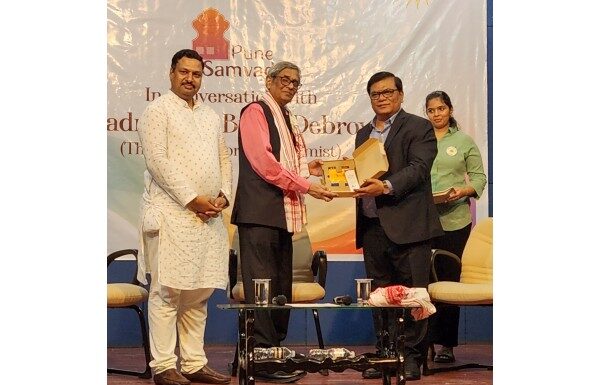 रामायण, महाभारतकालीन समाज हा आजच्या समाजाहून अनेक अर्थाने उदारमतवादी होता – बिबेक देबरॉय रामायण, महाभारतकालीन समाज हा आजच्या समाजाहून अनेक अर्थाने उदारमतवादी होता
