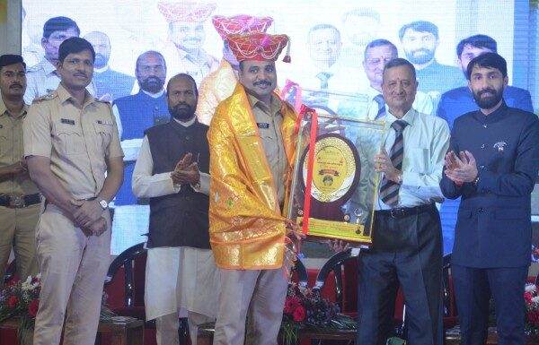 सन २०२५ च्या आधी बंगालचा किंवा आसामचा मुख्यमंत्री बांगलादेशी व्यक्ती होऊ शकतो : ब्रिगेडियर हेमंत महाजन (निवृत्त) सन २०२५ च्या आधी बंगालचा किंवा आसामचा मुख्यमंत्री बांगलादेशी व्यक्ती होऊ शकतो
