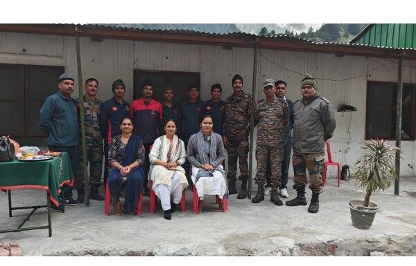 मानवी राखीतून दिला सर्वधर्मसमभावाचा संदेश : जाधवर ग्रुप ऑफ इन्स्टिटयूस्तर्फे गंगोत्री धाम तिबेट बॉर्डरवरील हर्षिल गावामध्ये भारतीय सैनिकांसोबत रक्षाबंधन जाधवर ग्रुप ऑफ इन्स्टिटयूस्तर्फे गंगोत्री धाम तिबेट बॉर्डरवरील हर्षिल गावामध्ये भारतीय सैनिकांसोबत रक्षाबंधन