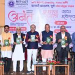 काव्य शब्दों का खेल; उसमें विकार ना हों