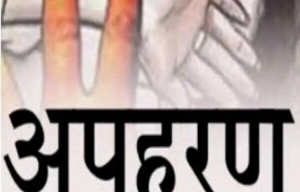 दोन कोटी रुपयांच्या खंडणीसाठी दोन विद्यार्थ्यांचे अपहरण करणार्या सोलापूरच्या दोघांना अटक दोन कोटी रुपयांच्या खंडणीसाठी दोन विद्यार्थ्यांचे अपहरण करणार्या सोलापूरच्या दोघांना अटक