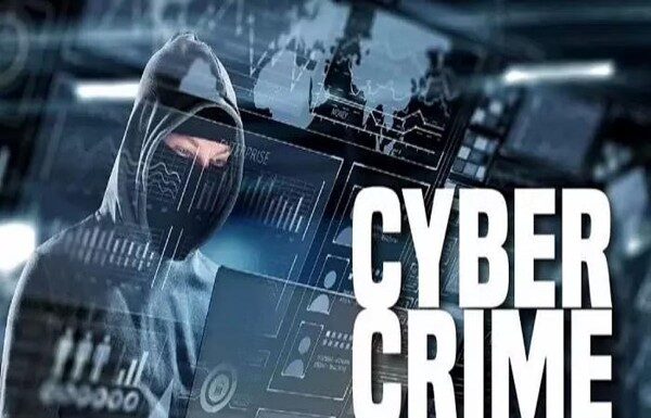ब्रिगेडीअरही अडकला सायबर चोरट्यांच्या जाळ्यात : फेक शेअर्स ट्रेडिंग मध्ये फसले अन बसला ३१ लाखांचा गंडा ब्रिगेडीअरही अडकला सायबर चोरट्यांच्या जाळ्यात