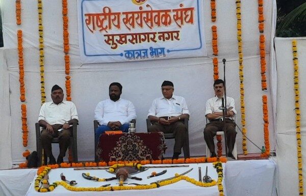 राष्ट्राच्या सर्वांगीण विकासासाठी संघाचे फक्त समर्थक, हितचिंतक होऊ नका, स्वयंसेवक व्हा राष्ट्राच्या सर्वांगीण विकासासाठी संघाचे फक्त समर्थक, हितचिंतक होऊ नका, स्वयंसेवक व्हा