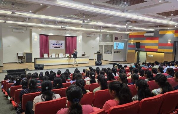 २०४७ पर्यंत भारतीय अर्थव्यवस्था जागतिक पातळीवर दुसऱ्या क्रमांकाची होईल – सुनील कडलग २०४७ पर्यंत भारतीय अर्थव्यवस्था जागतिक पातळीवर दुसऱ्या क्रमांकाची होईल