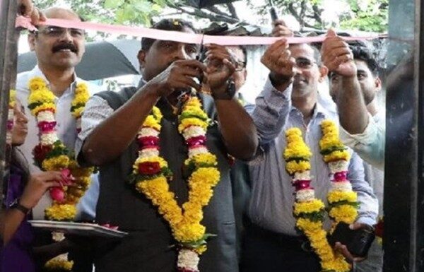 मलाबार समूहाकडून रस्त्यावरील मुलांच्या शाळेतील प्रवेशासाठी २४७ सूक्ष्म शिकवण केंद्रांचे कार्यान्वयन मलाबार समूहाकडून रस्त्यावरील मुलांच्या शाळेतील प्रवेशासाठी २४७ सूक्ष्म शिकवण केंद्रांचे कार्यान्वयन