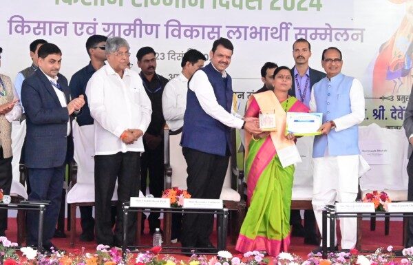 प्रधानमंत्री आवास योजना ग्रामीण प्लस अंतर्गत महाराष्ट्रात १९ लाख ६६ हजार ७६७ घरे देणार : केंद्रीय कृषीमंत्री शिवराज सिंह चौहान यांची घोषणा प्रधानमंत्री आवास योजना ग्रामीण प्लस अंतर्गत महाराष्ट्रात १९ लाख ६६ हजार ७६७ घरे देणार