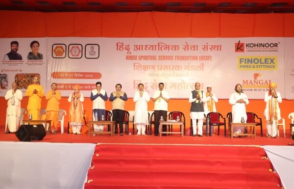 प्रार्थना पद्धती वेगळी असली तरी धर्म व देशाप्रती भाव हवा : संत संमेलनात उमटला सूर प्रार्थना पद्धती वेगळी असली तरी धर्म व देशाप्रती भाव हवा