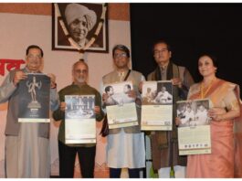 औद्योगिक प्रकाशचित्रकार सतीश पाकणीकर यांच्या ‘ध्रुपद स्वर’ दिनदर्शिकेचे प्रकाशन पं. अजय चक्रवर्ती यांच्या हस्ते संपन्न झाले