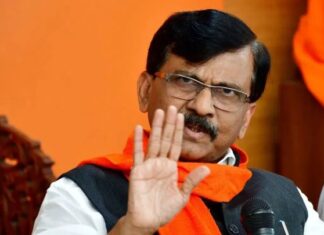 राजकारणात पक्ष फोडणे, माणसे विकत घेणे ही एक प्रकारची विकृती : संजय राऊत राजकारणात पक्ष फोडणे, माणसे विकत घेणे ही एक प्रकारची विकृती