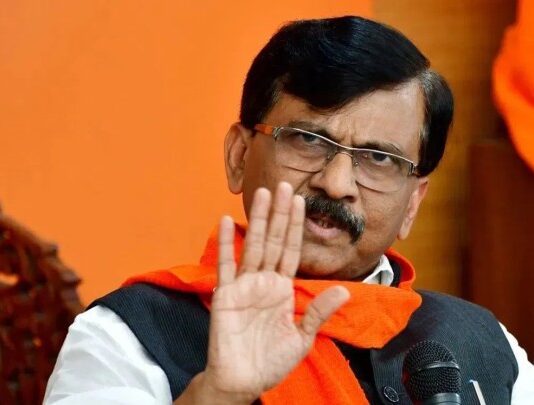 राजकारणात पक्ष फोडणे, माणसे विकत घेणे ही एक प्रकारची विकृती
