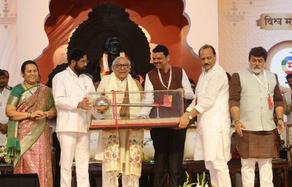 मराठीला ज्ञान भाषेत परावर्तीत करण्याचा प्रयत्न – देवेंद्र फडणवीस : तिसऱ्या विश्व मराठी संमेलनाचे उद्घाटन मराठीला ज्ञान भाषेत परावर्तीत करण्याचा प्रयत्न