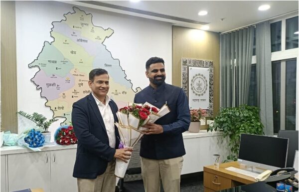 पुणे जिल्हाधिकारी पदी जितेंद्र डूडी रुजू