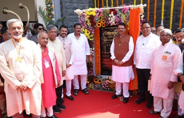 शिवसृष्टीच्या तिसऱ्या टप्प्यासाठी राज्यसरकार देणार ५० कोटी रुपयांचा निधी : देवेंद्र फडणवीस शिवसृष्टीच्या तिसऱ्या टप्प्यासाठी राज्यसरकार देणार ५० कोटी रुपयांचा निधी