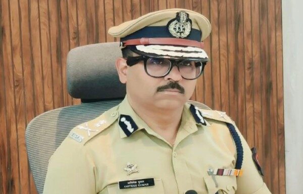 पोलीस स्टेशनमध्ये येणारे कोणी आका, काका किंवा इतर कोणीही असो कुणाला सोडणार नाही – पोलिस आयुक्त अमितेश कुमार पोलीस स्टेशनमध्ये येणारे कोणी आका, काका किंवा इतर कोणीही असो कुणाला सोडणार नाही - पोलिस आयुक्त अमितेश कुमार