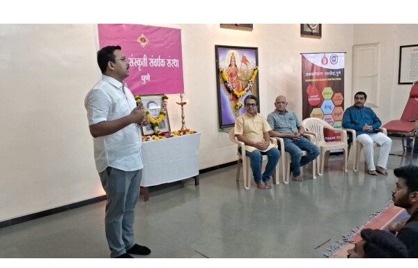 डॉ. बाबासाहेब आंबेडकर यांच्या १३४ व्या जयंतीनिमित्त रा. स्व. संघातर्फे मोतीबाग येथे भव्य रक्तदान शिबिर – १११ जणांनी केले रक्तदान 134th birth anniversary of Dr. Babasaheb Ambedkar