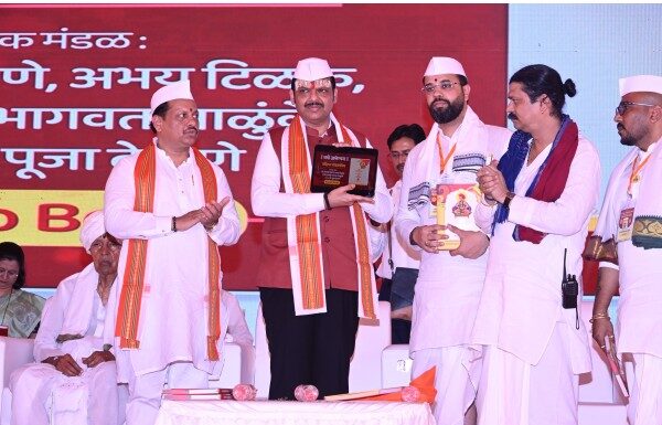 जगाला हेवा वाटेल असे ज्ञानपीठ आळंदीत उभारणार-मुख्यमंत्री देवेंद्र फडणवीस जगाला हेवा वाटेल असे ज्ञानपीठ आळंदीत उभारणार