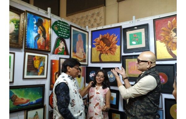 रंगरेषांतून आनंदनिर्मिती करणारे कलाकार श्रेष्ठ वाटतात
