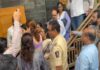रुपाली चाकणकर यांना महिलांचा घेराव