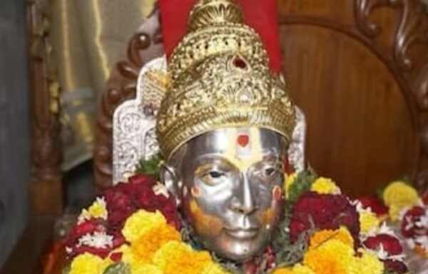 संत ज्ञानेश्वरांच्या चरणी एक कोटीचा सोन्याचा मुकुट अर्पण संत ज्ञानेश्वरांच्या चरणी एक कोटीचा सोन्याचा मुकुट अर्पण