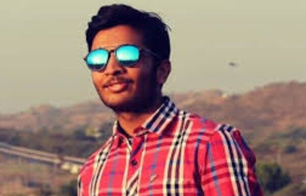रूबी हॉल क्लिनिकमधील निवासी डॉक्टरची गळफास घेऊन आत्महत्या Resident doctor at Ruby Hall Clinic commits suicide by hanging