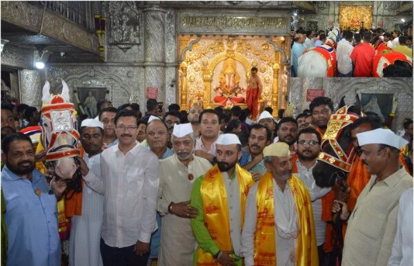 संतश्रेष्ठ ज्ञानेश्वर माऊलींच्या पालखी सोहळ्यातील मानाच्या अश्वराजांची श्रीमंत दगडूशेठ हलवाई गणपतीला अनोखी मानवंदना