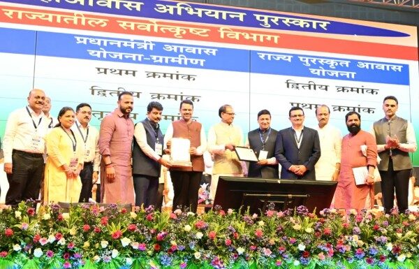प्रत्येकाला घर देणारे महाराष्ट्र हे देशातील पहिले राज्य असेल – देवेंद्र फडणवीस : ग्रामीण भागात ८० हजार कोटींची गुंतवणूक होणार प्रत्येकाला घर देणारे महाराष्ट्र हे देशातील पहिले राज्य असेल