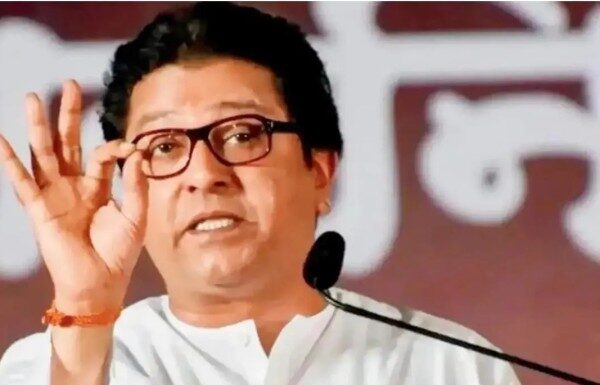 राज ठाकरे यांचा घणाघात : “जिथे जमीन भुसभुशीत तिथेच घुशी शिरतात” : राज ठाकरे वरुणराज भिडे पुरस्कार पुणे