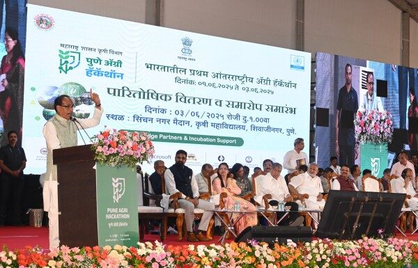 केंद्र सरकारच्या ‘क्लिन प्लांट’ कार्यक्रमांतर्गत देशातील 9 पैकी 3 केंद्रे महाराष्ट्रात : केंद्रीय कृषिमंत्री शिवराज सिंह चौहान केंद्र सरकारच्या ‘क्लिन प्लांट’ कार्यक्रमांतर्गत देशातील 9 पैकी 3 केंद्रे महाराष्ट्रात